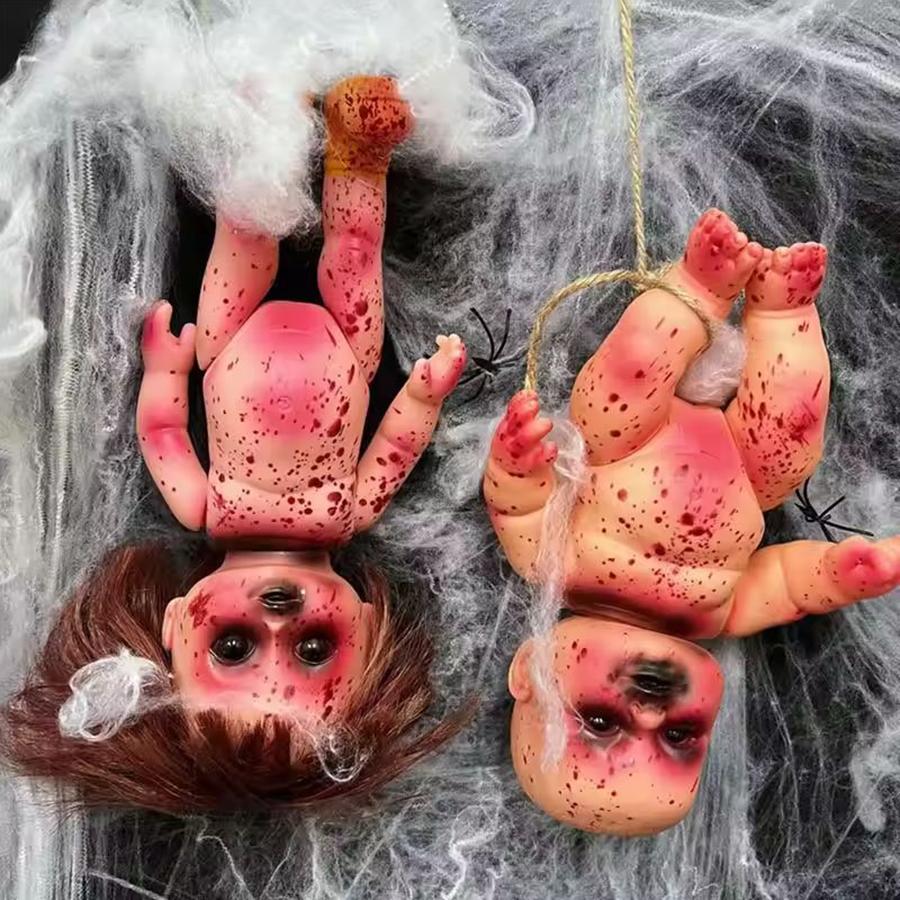 Halloween-Themed Haunted House Decorations, Spooky Props, Hanging Ornaments And Creepy Dolls For The Bar.