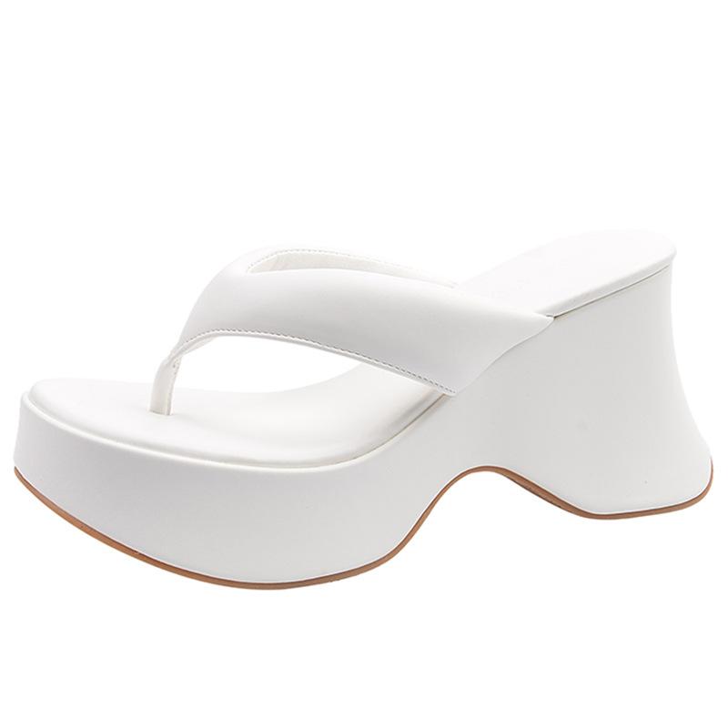 Flip-flop slope heel toe sandals women's outer wear 2025 summer new muffin thick-soled high-heeled casual beach slippers
