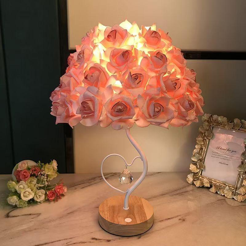 Elegante Europäische Feder Tischlampe - Gemütliches LED Nachttischlicht für Schlafzimmer & Hochzeiten