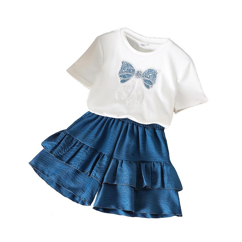 Girls' Fashionable Outfit - Summer Children's Bow-front Short-sleeved Top with Ruffled Hem and Wide-leg Shorts Set