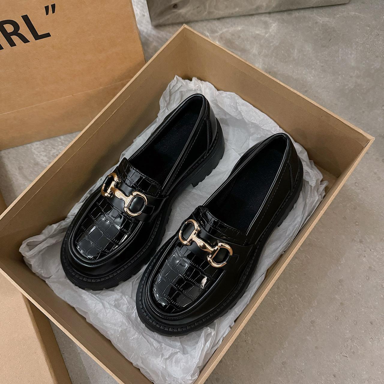 

Популярные женские мокасины весна-осень 2024 года, новые универсальные кожаные туфли в британском стиле, женские черные туфли-маффины на платформе 42 чёрный