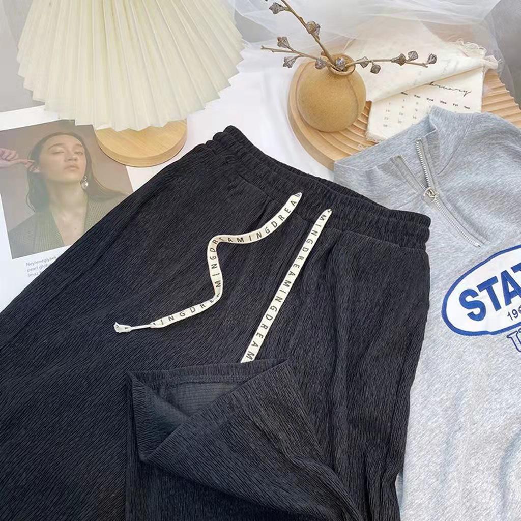 

Жіночий літній комплект з двох предметів: Футболка з літерою C і широкі брюки One Size (Approx. 80-150 lbs)