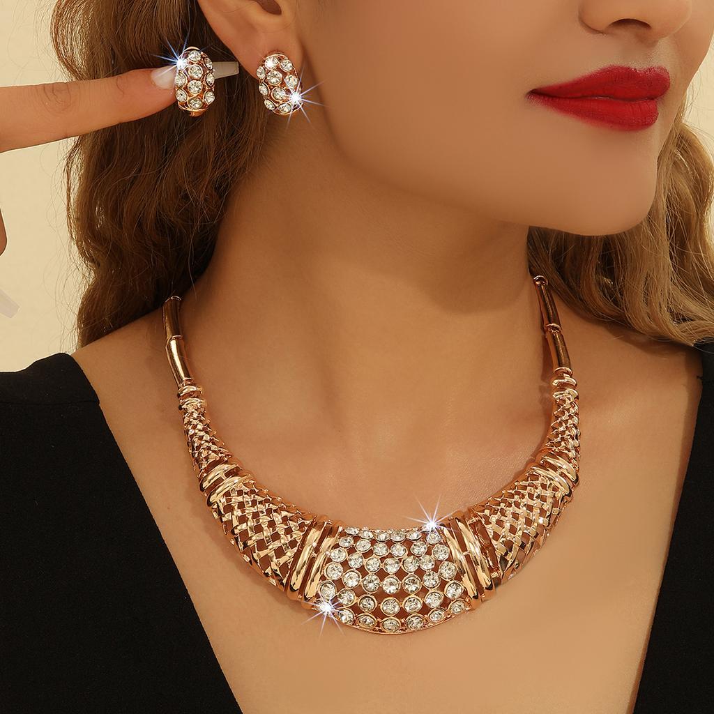 Set di gioielli di moda, collana e orecchini per donne e signore