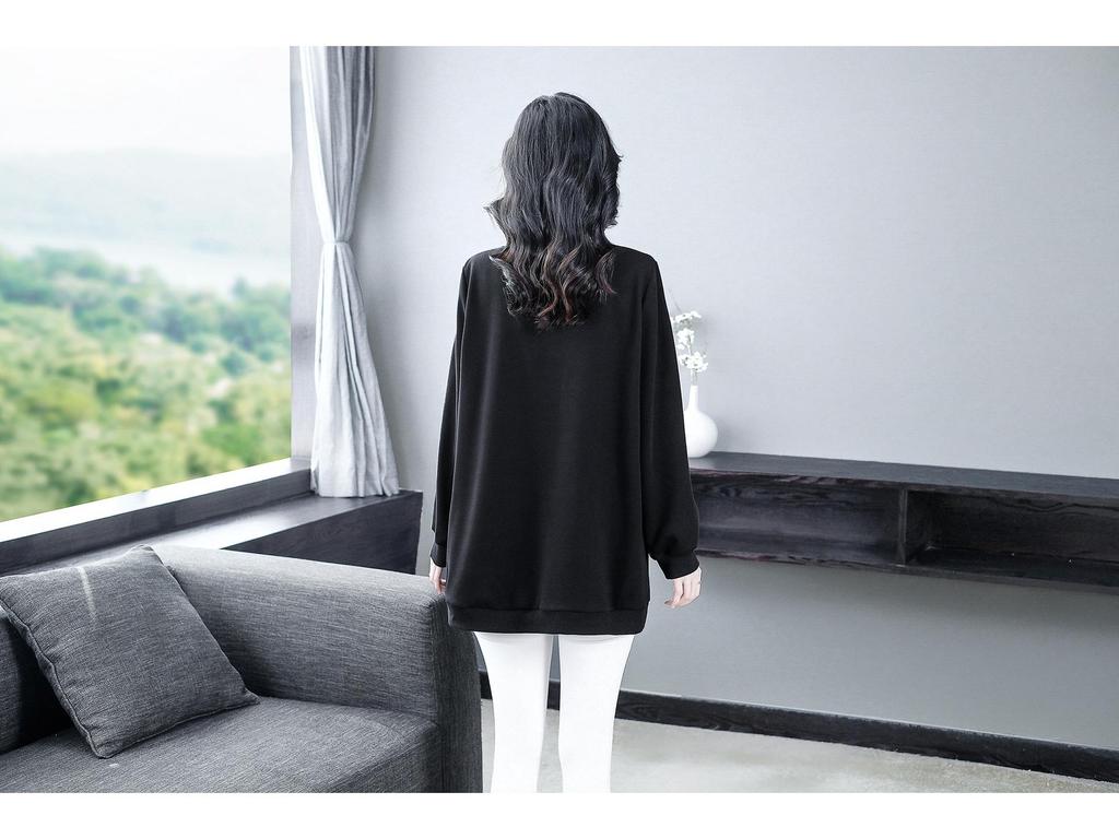 Plus Size Fleece-Lined Casual Loose Sweatshirt with Pockets - Slimming Long Sleeve Top for Middle-Aged Women
