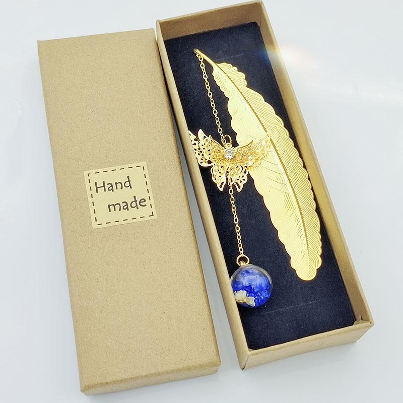 Popular Chinese Metal Feather Bookmark with Dried Flower and Butterfly Design - Perfect Teacher's Day Gift