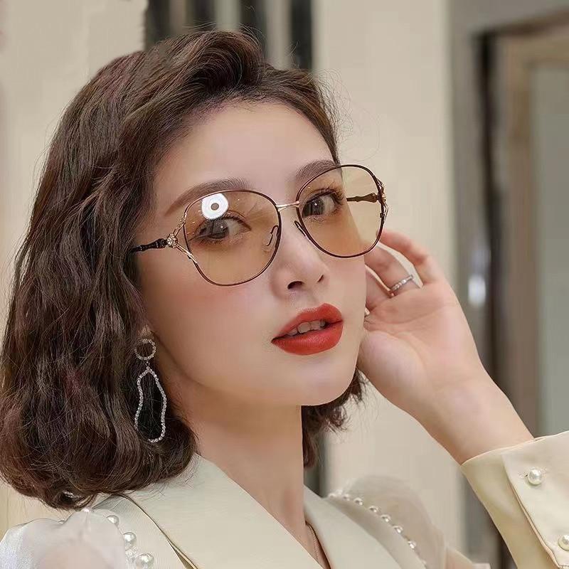 High End Photochromic Sunglasses For Women Driving Glasses Uv Resistant Color Changing Sun Glasses Goggles Men Shades