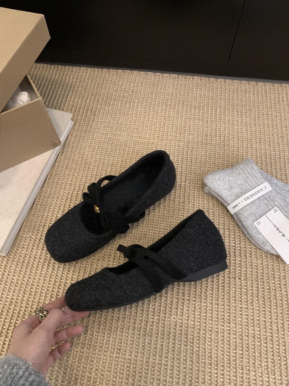 Xiaoxiangfeng inner height increase Mary Jane fluffy shoes women s year bow velvet thermal cotton single shoes 35