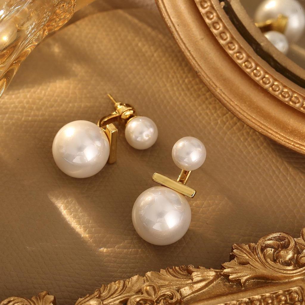 Niche Commuting Versatile Pearl Earrings: Front and Back Fashionable Studs, Copper Plated with Real Gold.