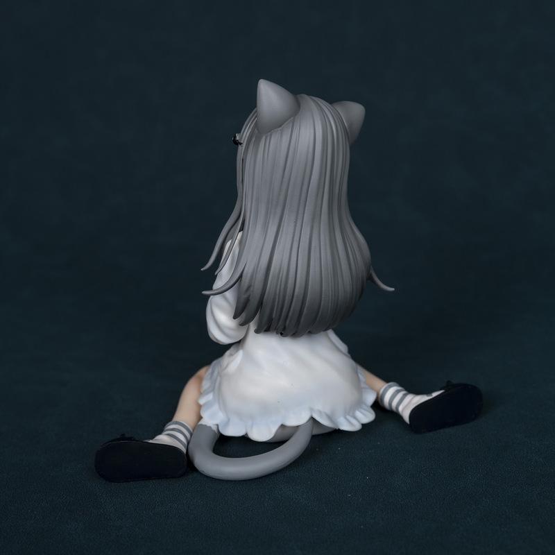 Nachoneko Seated Anime Cat Girl Figure Cute Cat Ear Gray Hair Eating Fish PVC Collectible Figure Desktop Ornament For Anime Fans