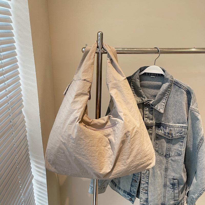 

Underarm large-capacity bag women s 2025 new fashion casual niche design shoulder bag simple personalized tote bag хакі