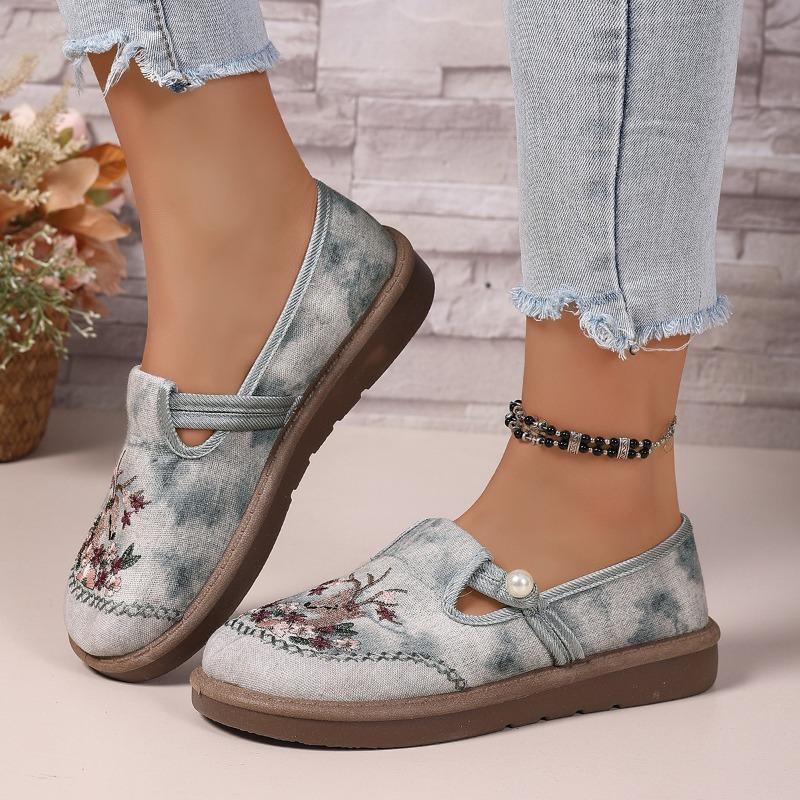 Fashion 2025Women's Versatile Embroidered Shoe Loafers New Style Spring Ethnic Fashion Cloth Shoes Hanfu Casual Single Shoes for Mom