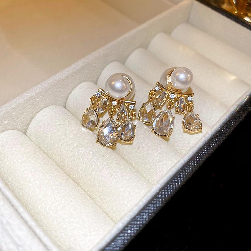 Wind-set Diamonds, Water Droplets, Imitation Pearls, Silver Needle Earrings, Sweet Niche Earrings, a Two-wear Earring.