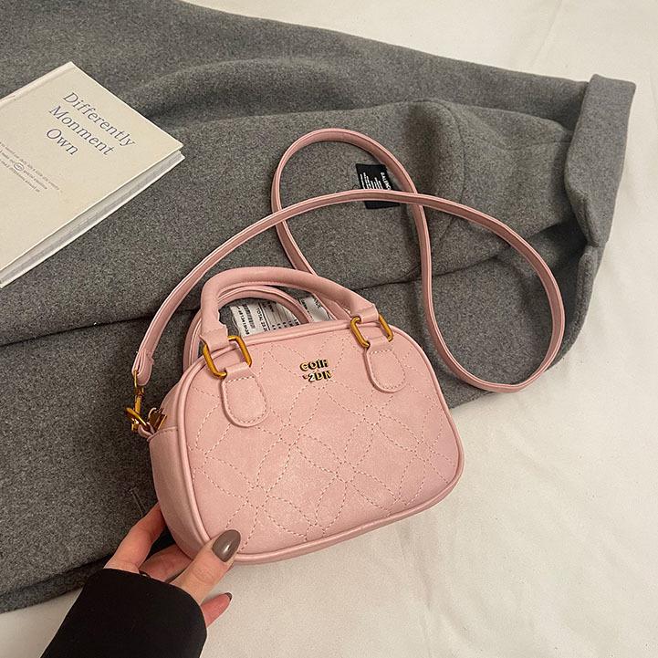 

Retro high-end hand carry small square bag women s new fashion versatile shoulder bag commuter messenger bag