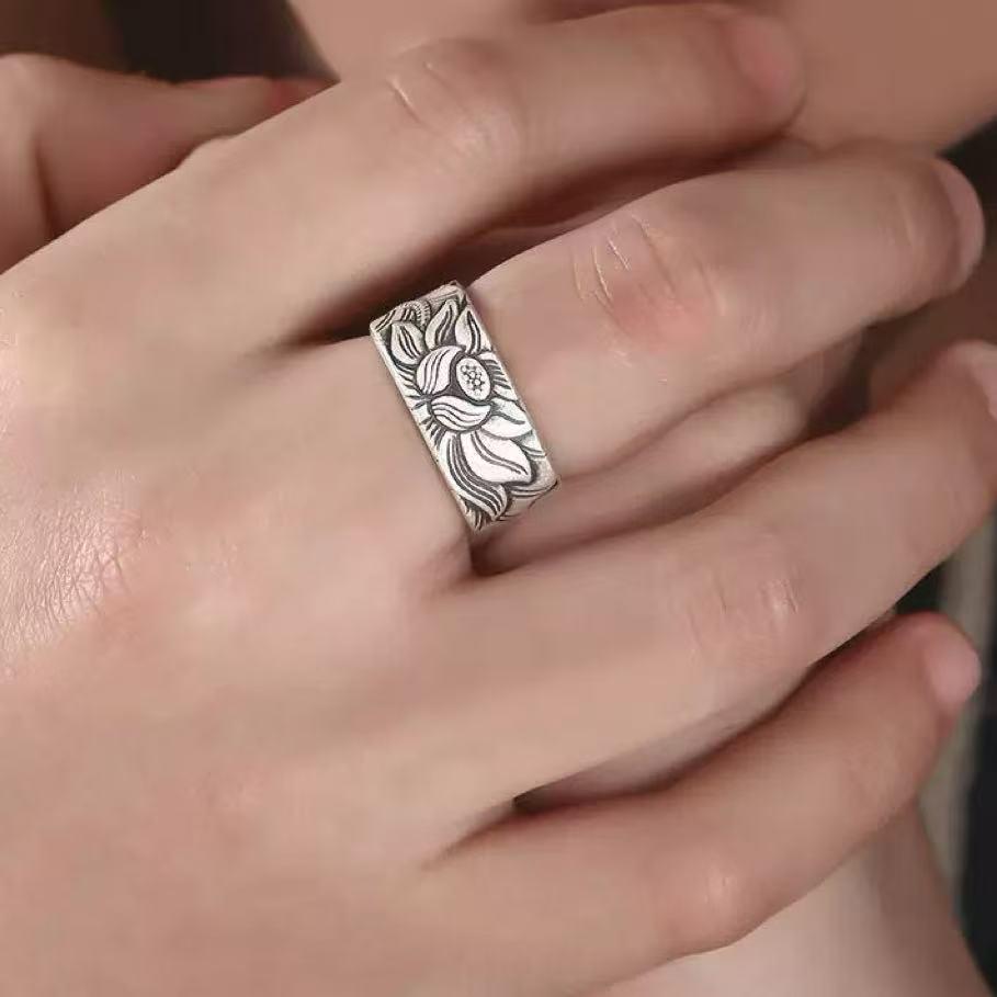 Lotus Heart Sutra Retro Thumb Ring: Stylish Chinese Design for Men and Women