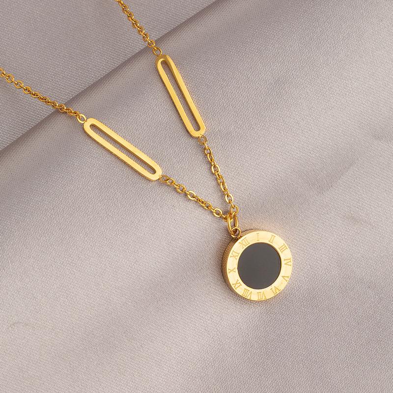 Women's Light Luxury Gold Titanium Steel Necklace - Non-fading, Versatile, High-end Fashion Clavicle Chain Choker.