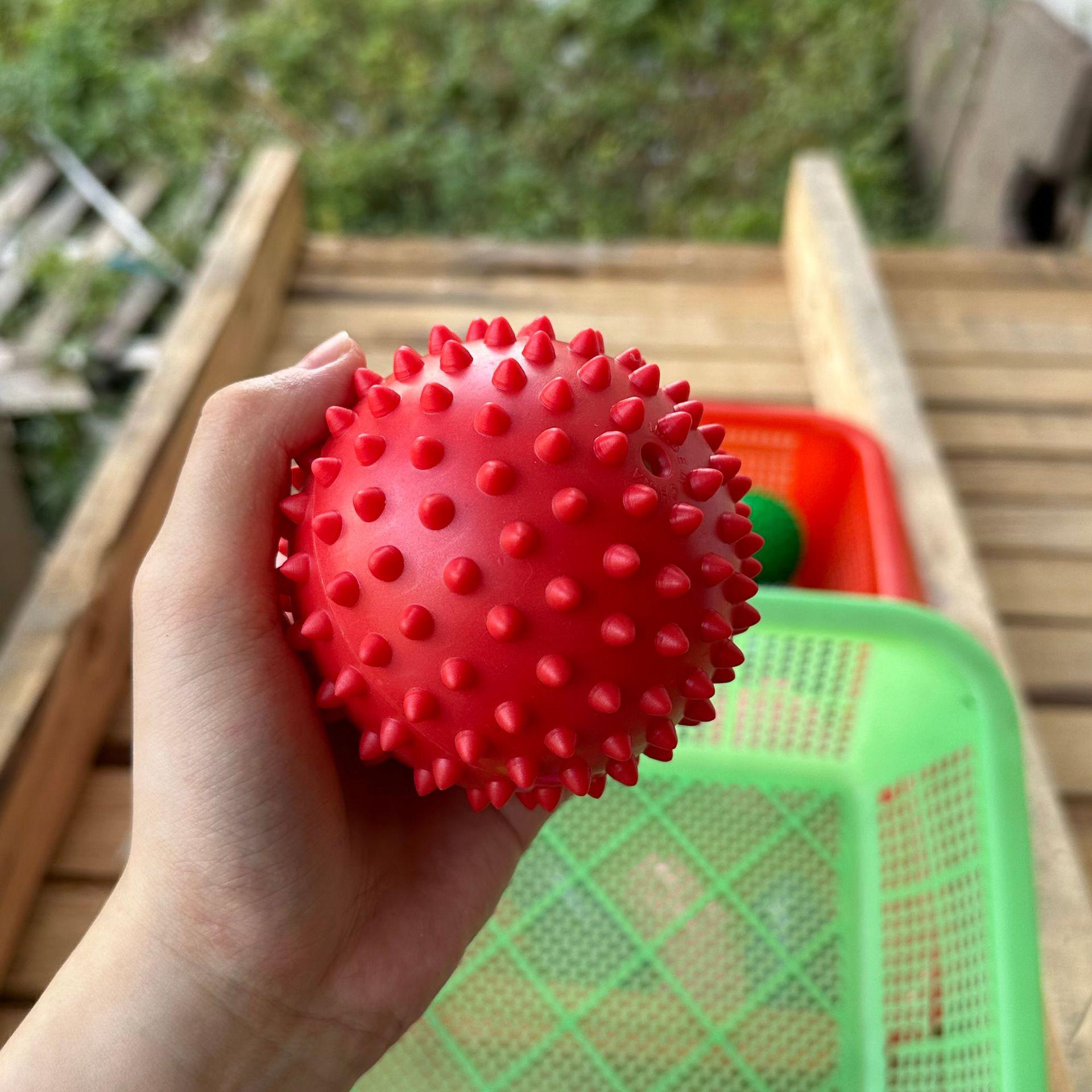 

9.5cm PVC Spiky Acupressure Foot Massage Ball, Fascia Hedgehog Yoga Ball - Five Colors красный