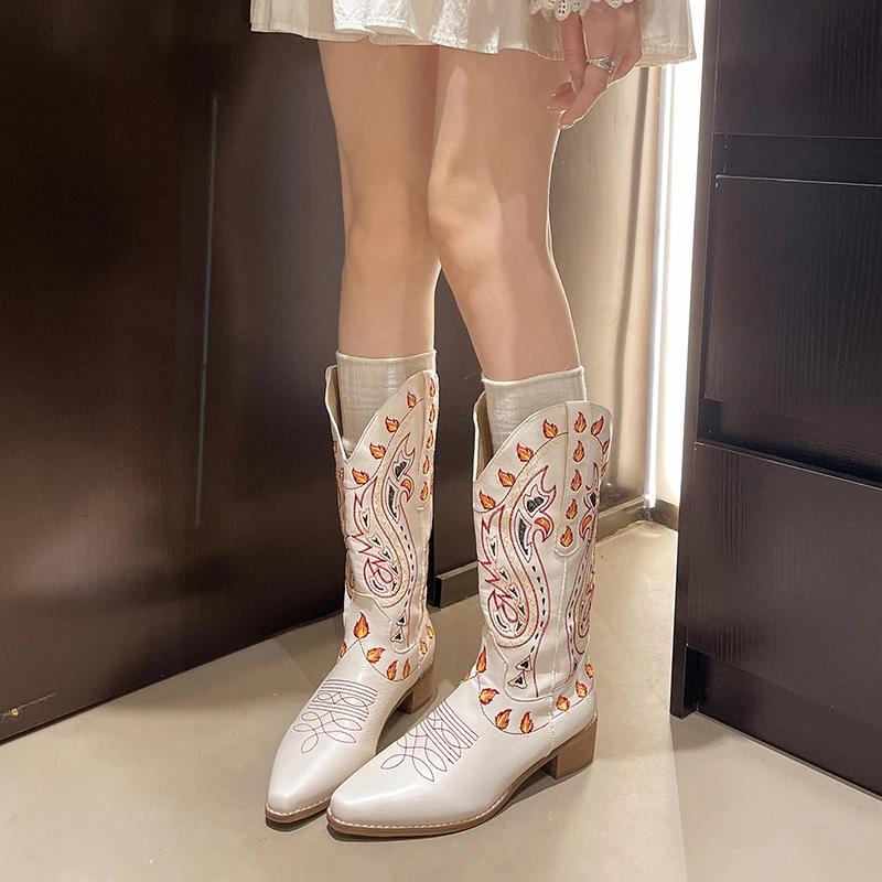 PU Stickerei Blockabsatz Moderne Stiefel Mittelhoher Absatz Mid-Calf Damen Schuhe im Angebot 2025 Marke Spitzschuh Einfarbig Ethnisch Damenstiefel
