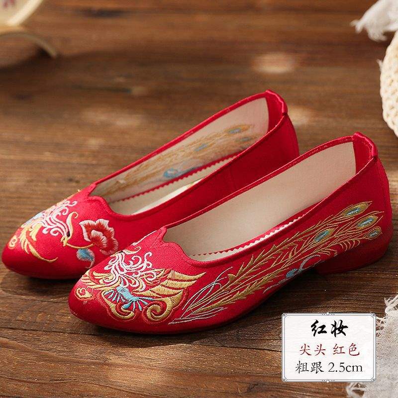 

New red Xiuhe embroidered shoes women s retro old North cloth shoes ethnic style Chinese wedding shoes women s single shoes bride shoes 40 красный