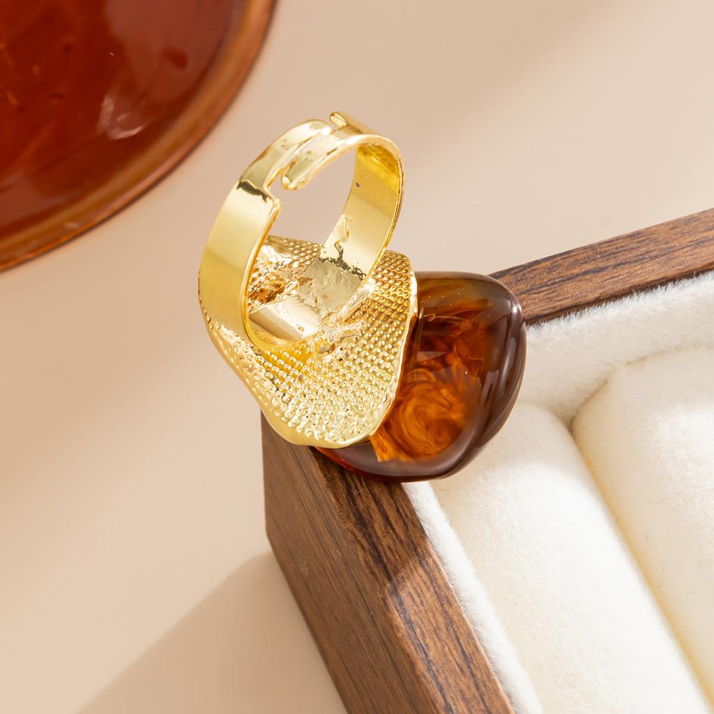 Vintage New Design Brown Red Beige Resin Geometric Adjustable Rings for Women Golden Alloy Fashion Daily Ring Jewelry Gift