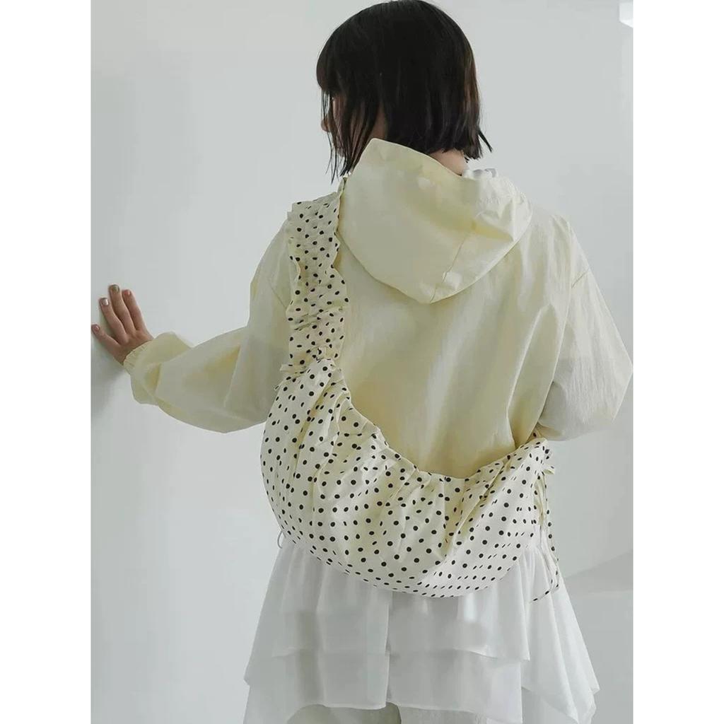 Black and White Polka Dot Pleated Lace Drawstring Messenger Bag Nylon Cloth Versatile Commuter Dumpling Bag Women's Bag Tide