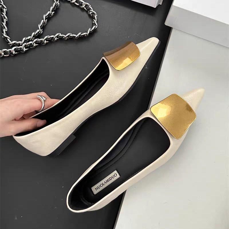 Französische Metall-Viereckschnalle Damen kleine Einzel-Schuhe 2025 Frühling und Herbst neu vielseitig retro dicker Absatz spitz weiches Leder Ballerinas