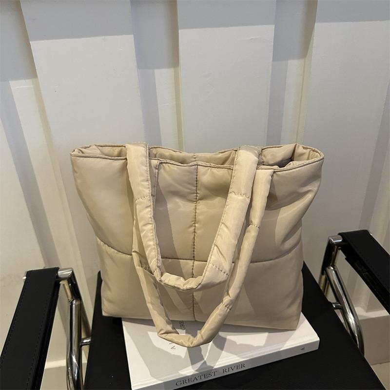 Trendy Pink Luxury Shoulder Bag For Women Spacious Design For Everyday Fashion Needs