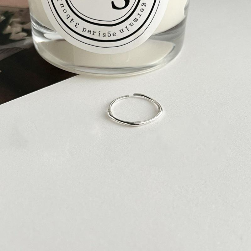 Exquisite Matte Geometric Oval Ring for Women - Fashionable, Elegant, Stackable, Open Band, Perfect for Index Finger Adjustable Open