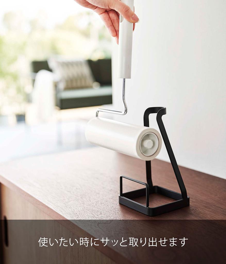 Yamazaki Jitsugyo 5729 Stojak do czyszczenia dywanów z podporą czarny ok.. Wieża o szerokości 10 x 10 x 18 cm, stojąca pionowo i łatwa do usunięcia
