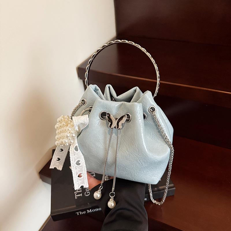 Niche Design Bag Women's 2025 New Summer Fashion Portable Bucket Bag Versatile Commuter Chain Messenger Bag