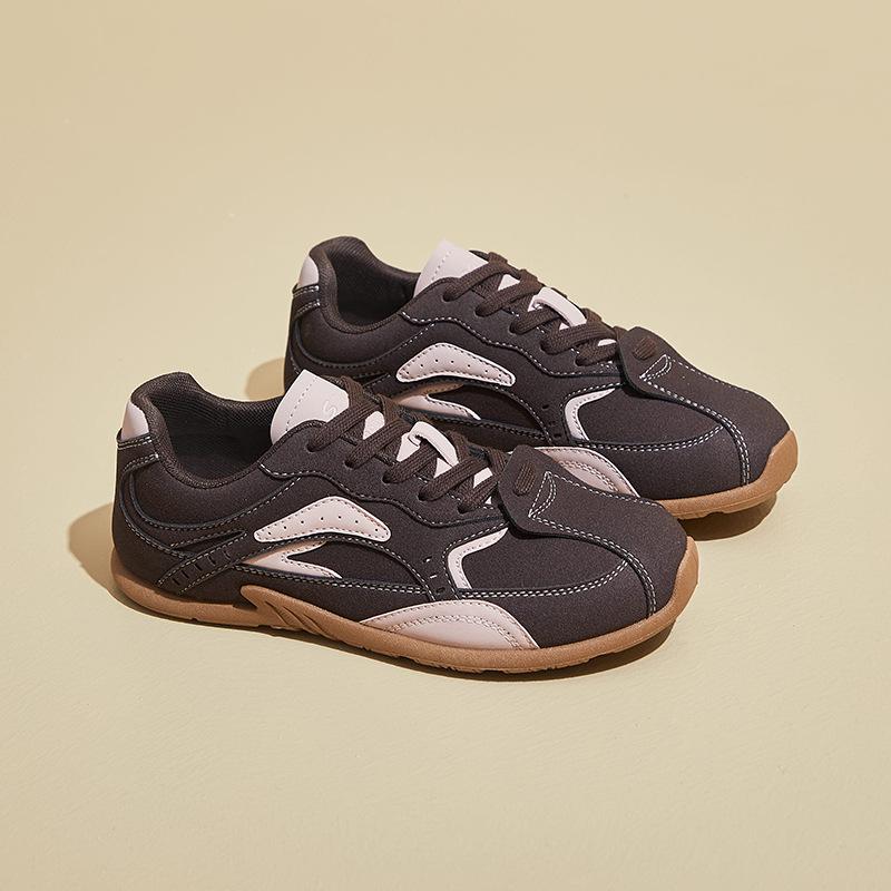 

Fashion women s spring new retro leather niche versatile flat-soled sneakers 35 коричневый