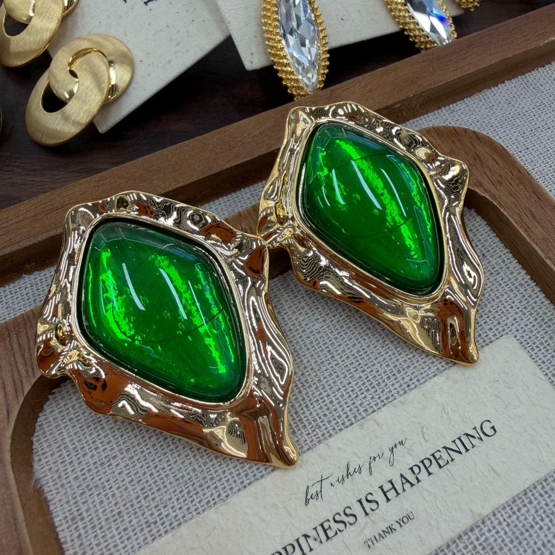 Vintage Light Luxury High-End Geometric Leaf Pleated Rhombus Gem Earrings Fashion Temperament Love Earrings Women