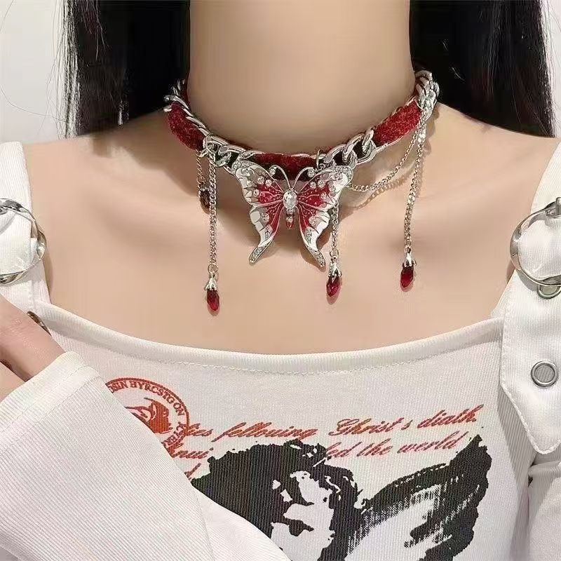 

Геометрическое ожерелье с подвеской из больших и маленьких квадратов One Size