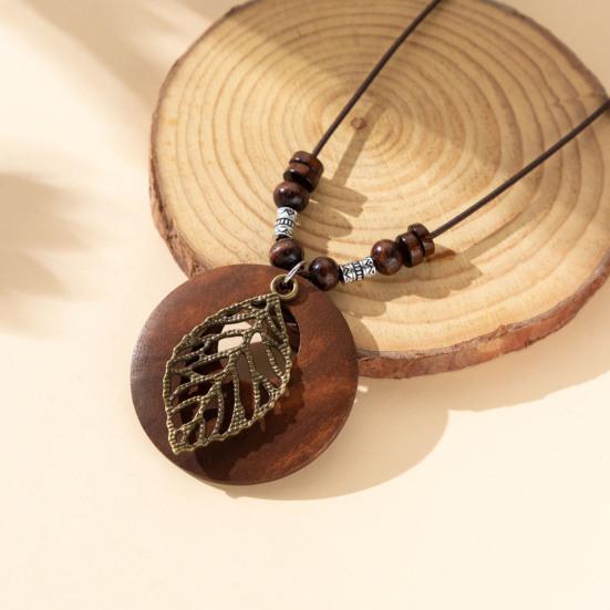 Damtröjakedja Enkellagers träpärlor Rosdekorhänge Retro Etnisk stil Kläder Smycken Dejting Bal Fest Plaggdekoration Halsband