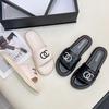 Pantoffeln mit rundem Kopf und Muffinboden, Ein-Zeichen-Design, Damenmode, Außensandalen