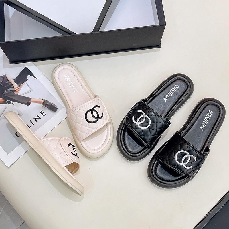 Pantoffeln mit rundem Kopf und Muffinboden, Ein-Zeichen-Design, Damenmode, Außensandalen