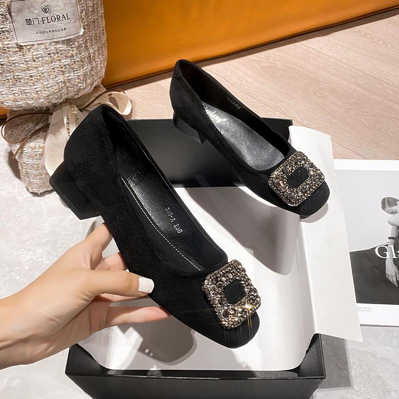 

Модная весенне-летняя обувь на низком каблуке для работающих женщин, с мелким вырезом, ромбовидно-квадратной пряжкой, не утомляет ноги, обувь на толстом каблуке 33