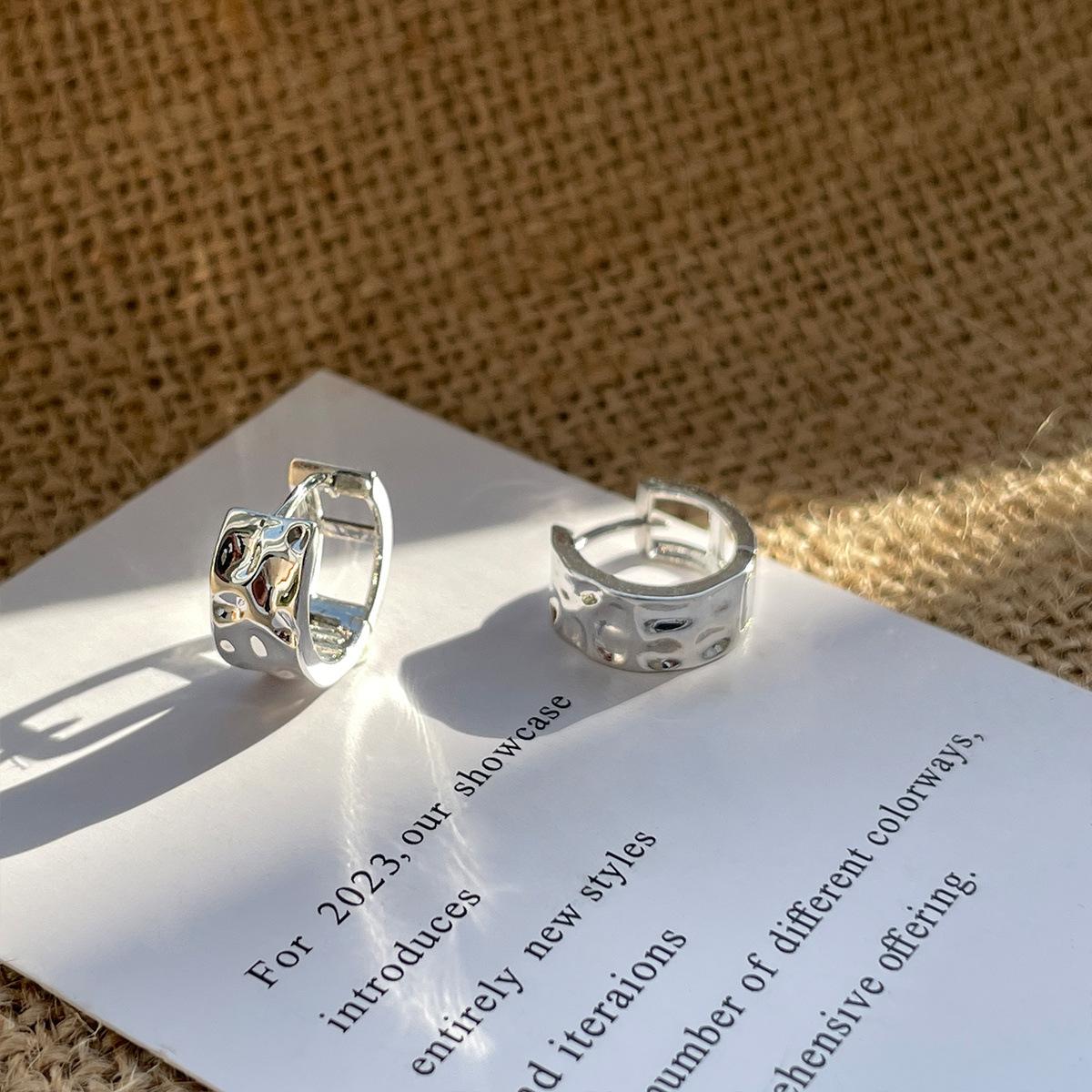 

Серьги-кольца из серебра 925 пробы с неровной текстурой, индивидуальность, элитная пряжка для ушей, холодный ветер, осень и зима, новая пряжка для ушей 925 silver needle