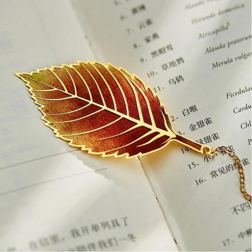 Javorový list Dubový list Záložka Meruňkový list Meruňkový list Záložky Listová kovová záložka Studenti