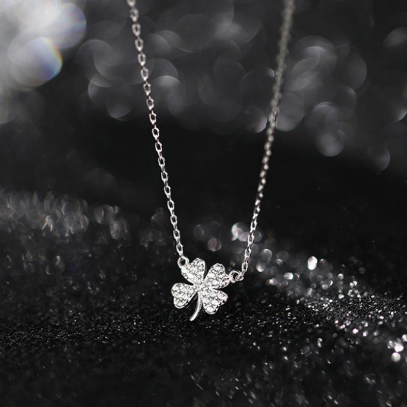 2023 Women's Light Luxury 925 Silver Four-Leaf Clover Pendant Necklace