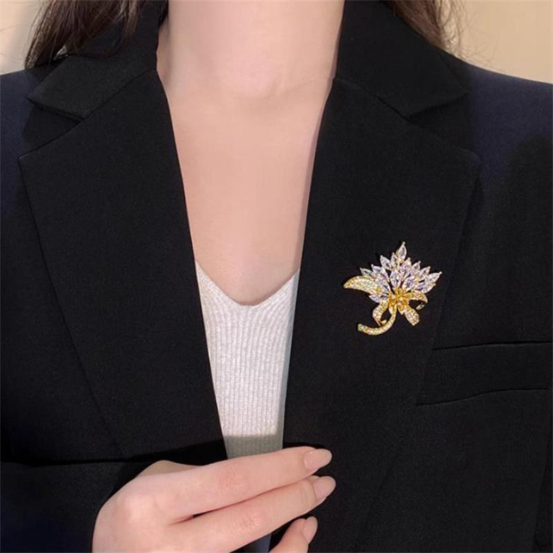 Modische volle Diamant funkelnde Ahornblatt Brosche für Damen Kleidung Mantel Schmuck Accessoires Geschenke