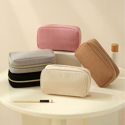 Herramientas y accesorios – Estuches y neceseres para cosméticos