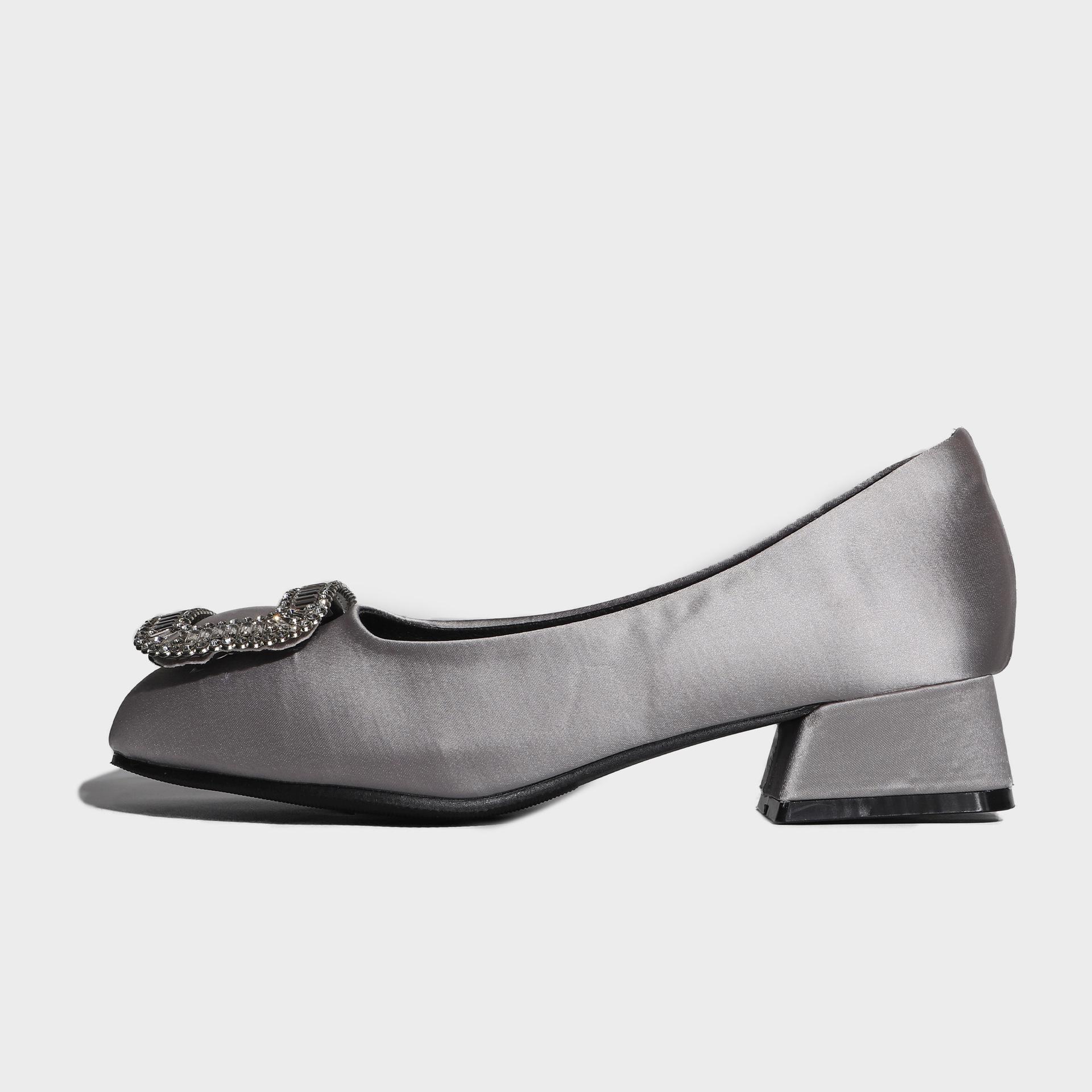 

Huizhou Yuanlitong celebrity style large size French women s shoes 2025 spring commuter style temperament high heels factory direct sales 42 серебряный