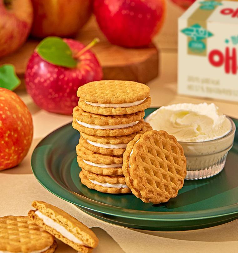 Crown Gukhee Apple Sandwich 272g – Crunchy & Fruity Korean Biscuit Snack