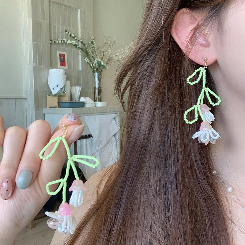 

Серьги с бахромой из стеклянных бусин в виде цветов, простые, маленькие, свежие, в стиле Мори, модные и милые серьги с темпераментом