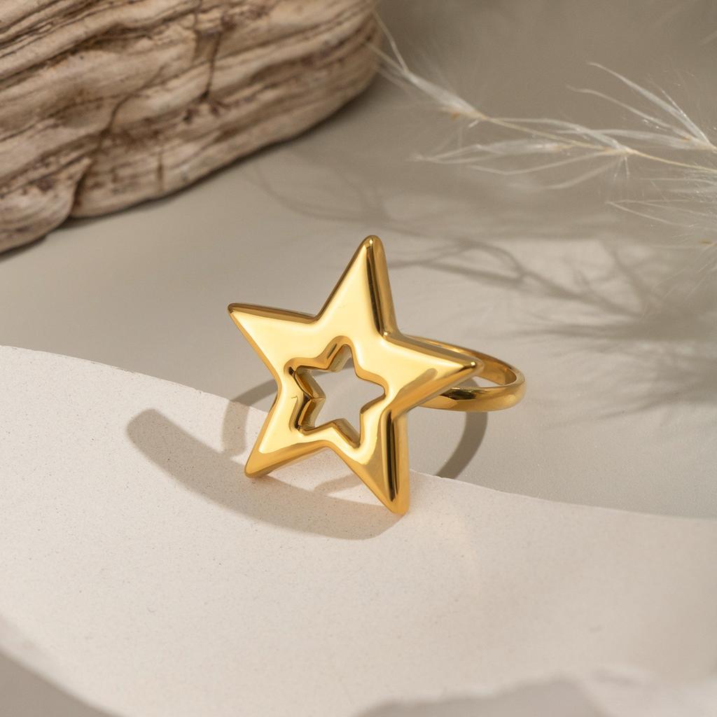 Bague Ouverte Géométrique Creuse Étoile à Cinq Branches Yori Métal Imperméable Dorée 18K Simple Quotidienne Bijou de Haute Qualité Cadeau