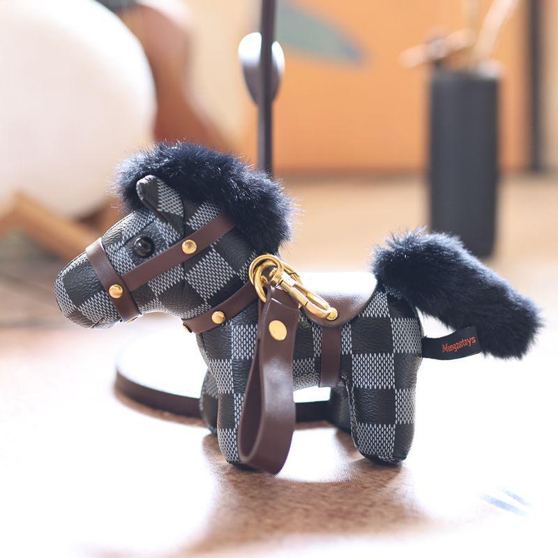 

Кожаный брелок-подвеска в виде мультяшной пони для женщин и мужчин, подвеска для сумки, креативный брелок с изображением счастливой лошади, аксессуары A1