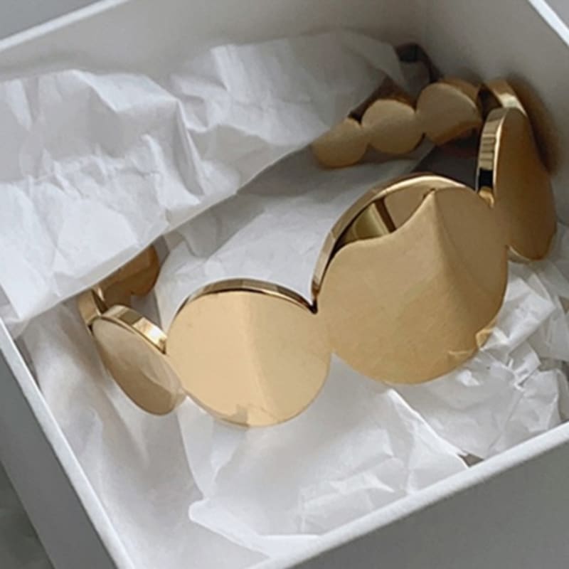 Goyu Bold Circle Cuff