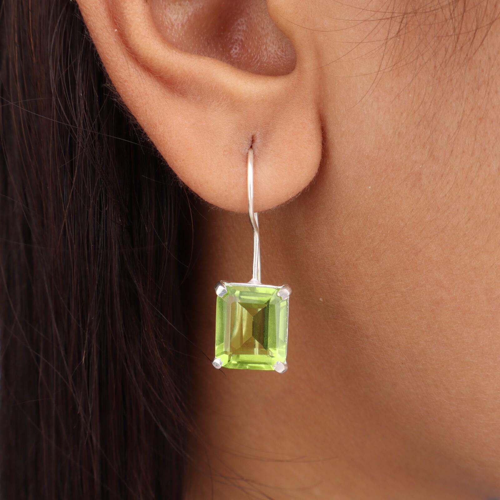 

Натуральный Перидот Драгоценный Камень 925 Стерлинговое Серебро Ювелирные Изделия Ручной Работы Серьги 1.06 EE-167-11