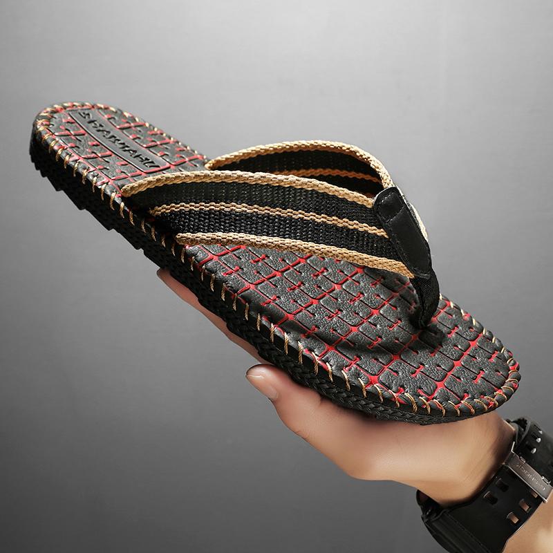 Nye sommerslippers for menn Flate flip-flops 2024 uformelle sandaler innendørs familie menns sklisikre strand sandaler herresko
