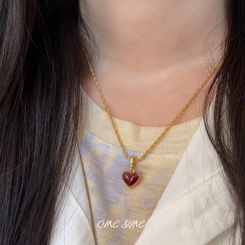 Elegant Natural Mother-of-Pearl Heart Gourd Pendant Necklace for Women